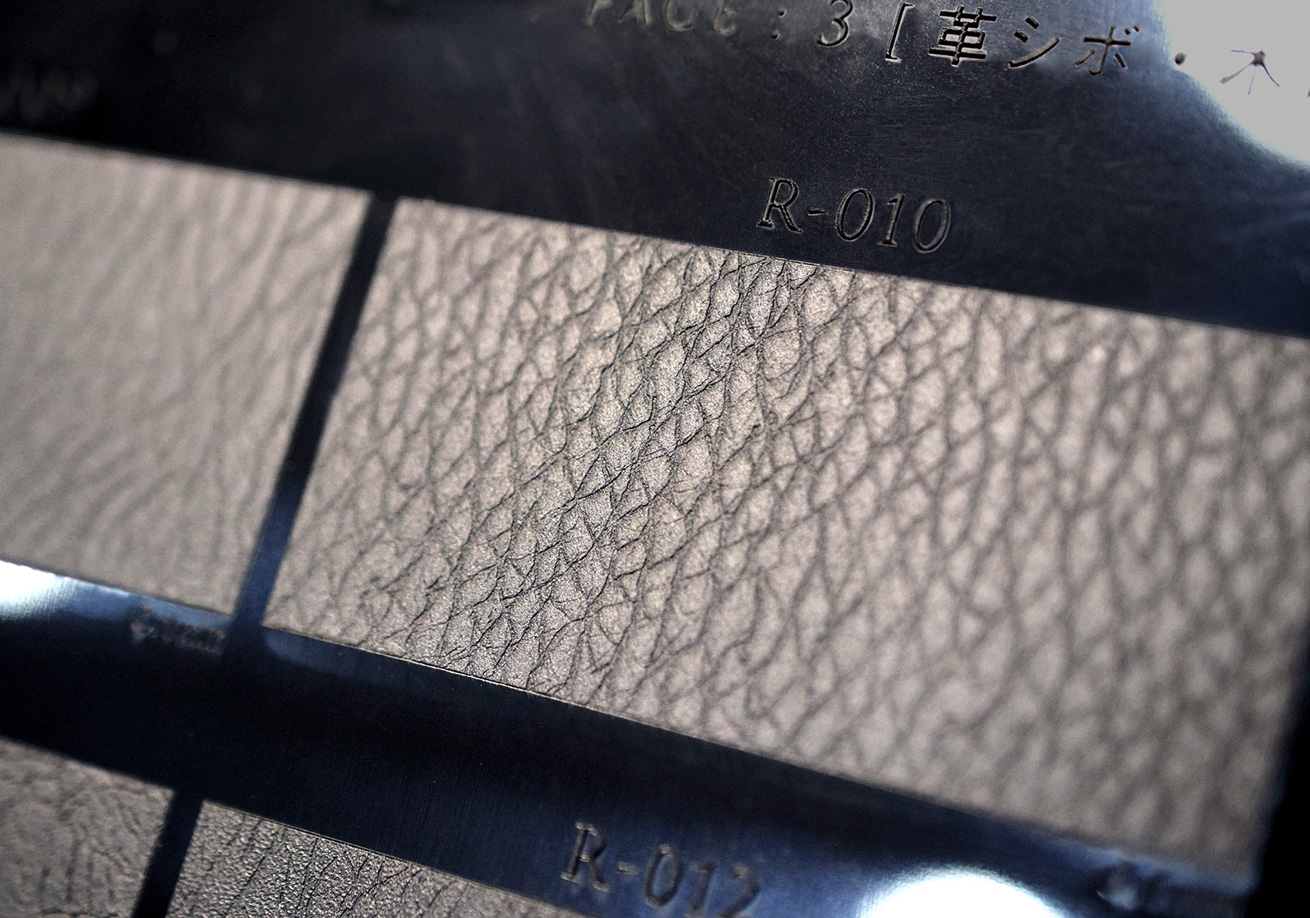 ツジカワのレーザー加工「RAY Texture(レイテクスチャ)」サンプル 革目