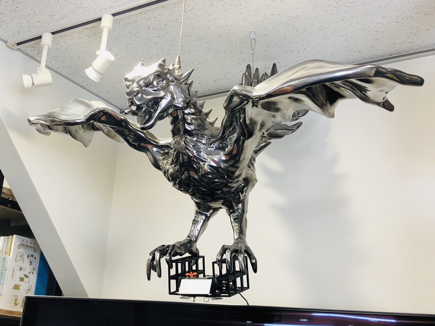 60cmほどのドラゴンのオブジェ