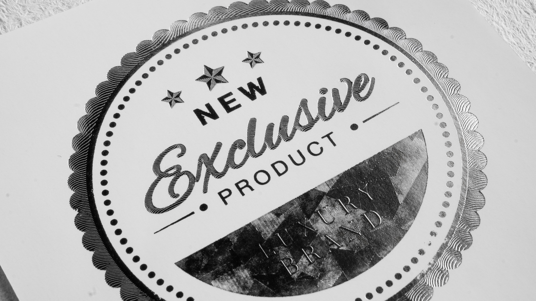 彩光腐食とマジックエンボスを1版に入れこむことも可能。